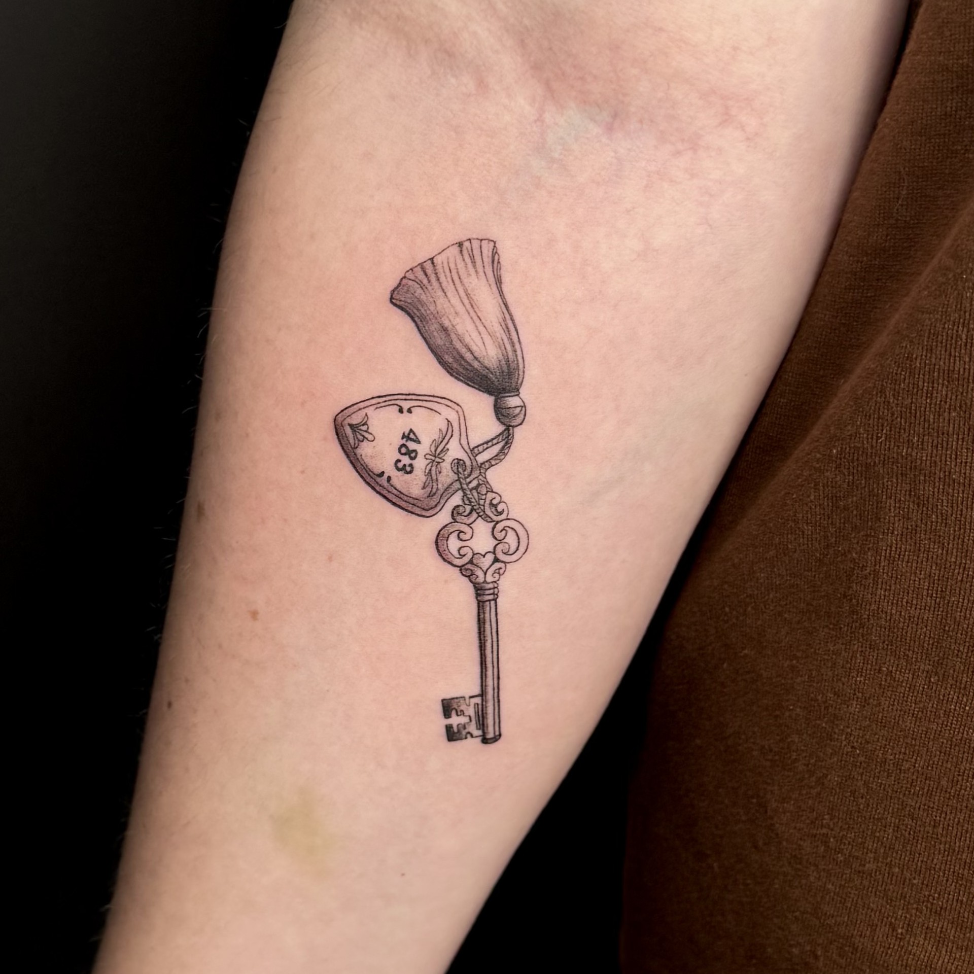 Tatto auf dem arm inked by lelli muster briefmarke