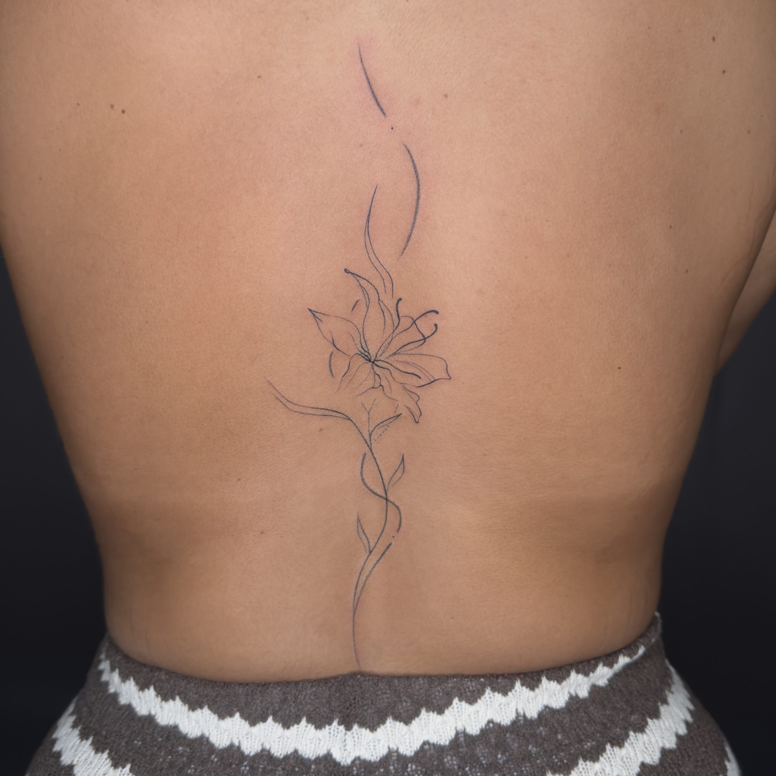 Tatto auf dem arm inked by lelli muster rot