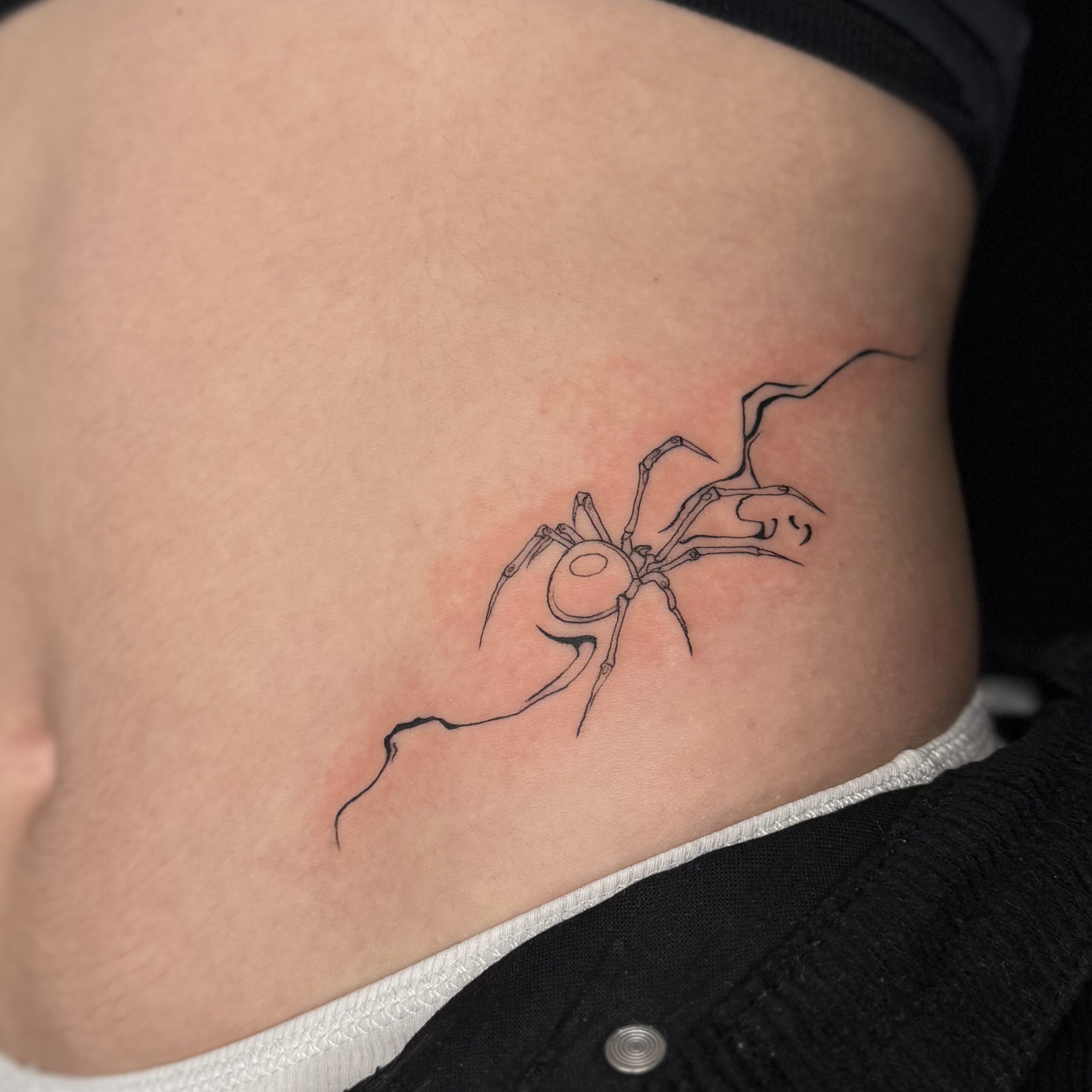 Tatto auf dem arm inked by lelli muster schrift L